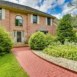 Spacious And Secluded Madison Home Near Dtwn!
