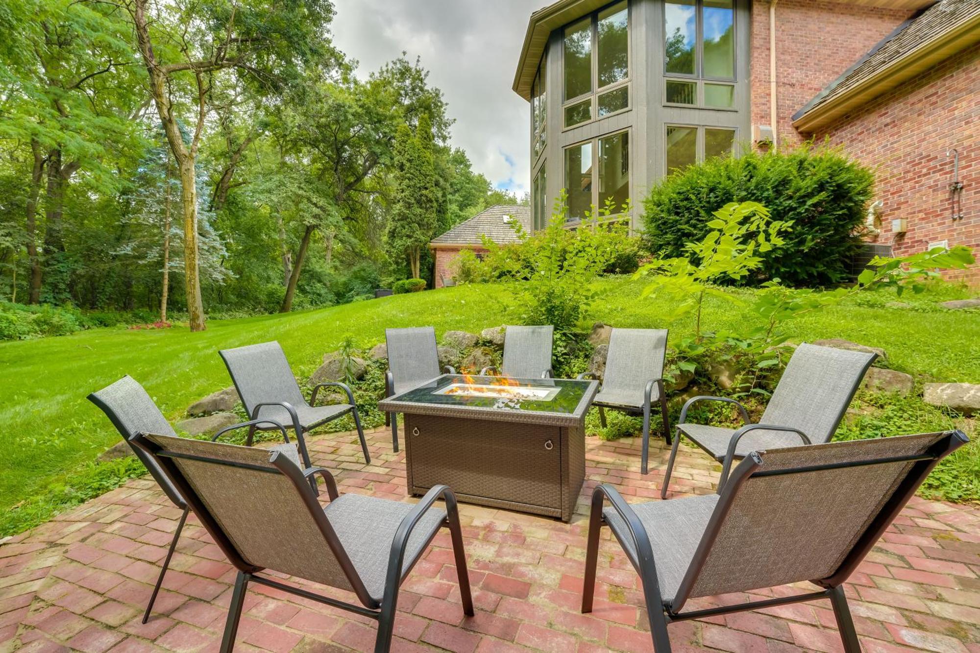 Spacious And Secluded Near Dtwn! *